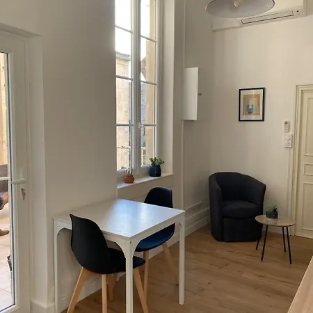 Petit Avec Terrasse Proche Arene