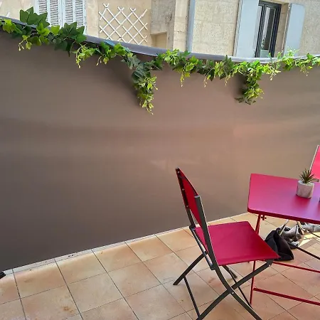 Petit Avec Terrasse Proche Arene * Νιμ